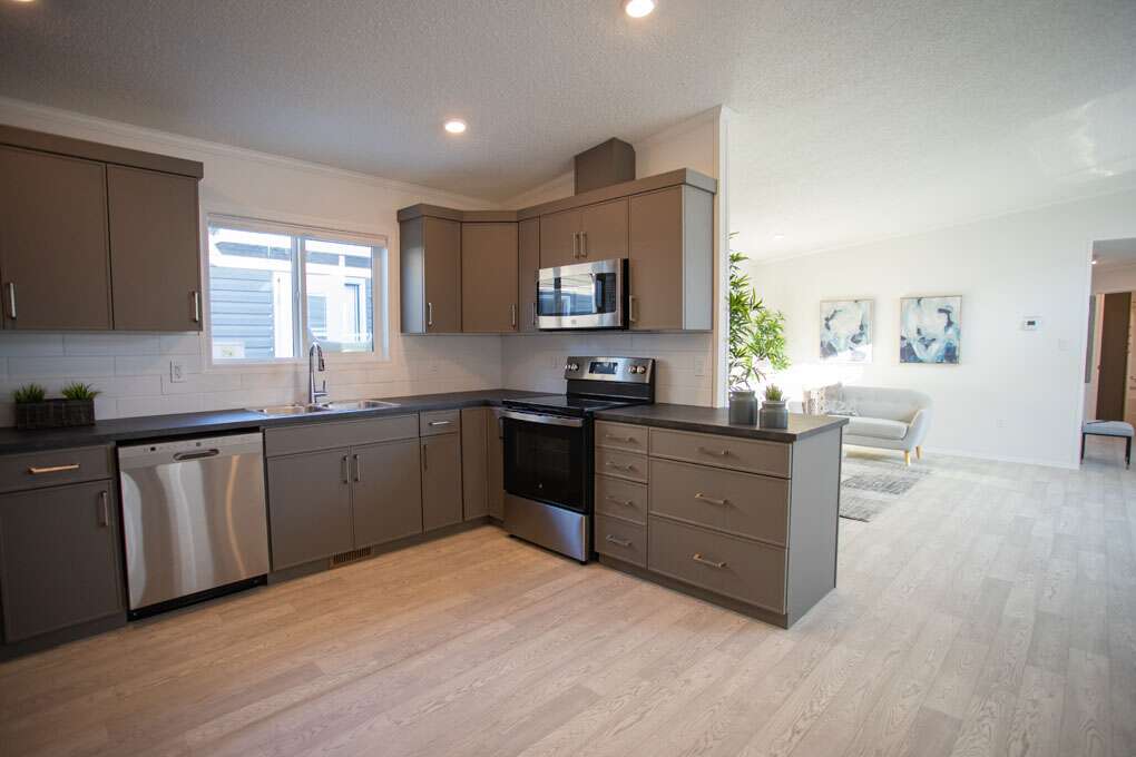Matte Luxe Gauntlet - Kitchen - Cabinet
