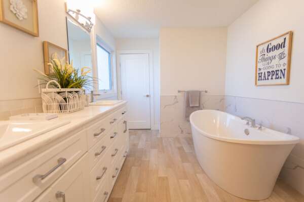 Free Standing Tub - Showers, Tubs And Sinks